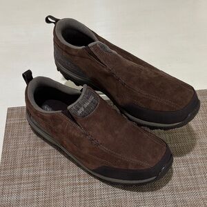 NWOT New Balance dark brown suede slip-on hiking/walking shoes. Men 11.5. Sharp!